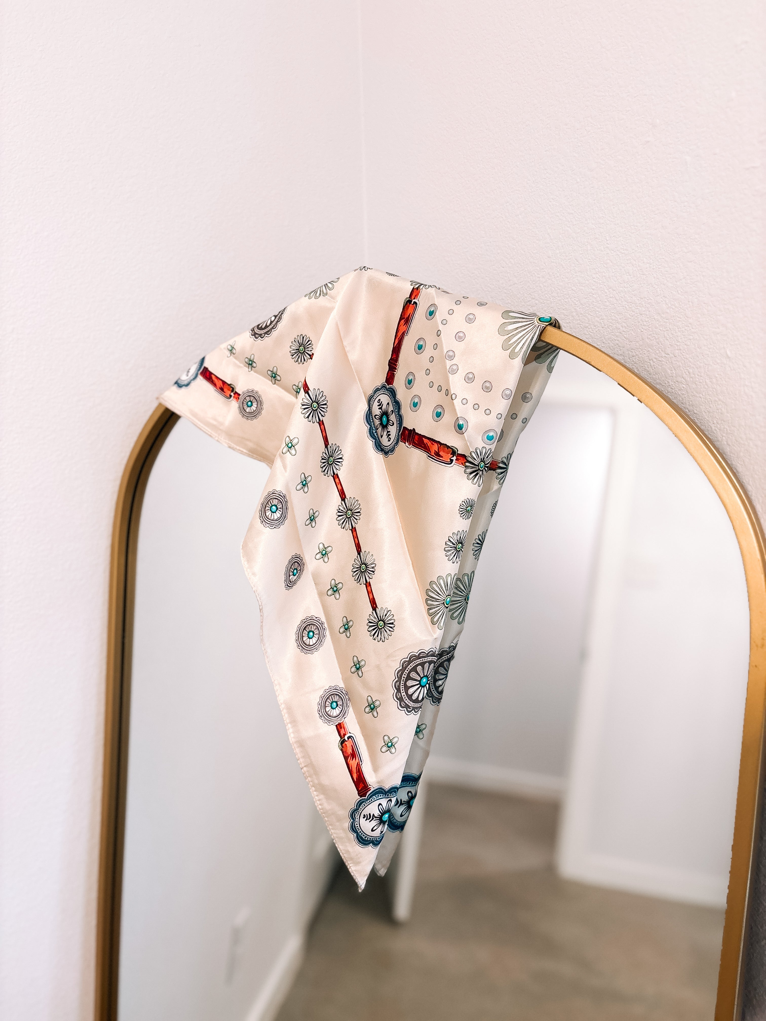 Ivory Conch Wild Rag